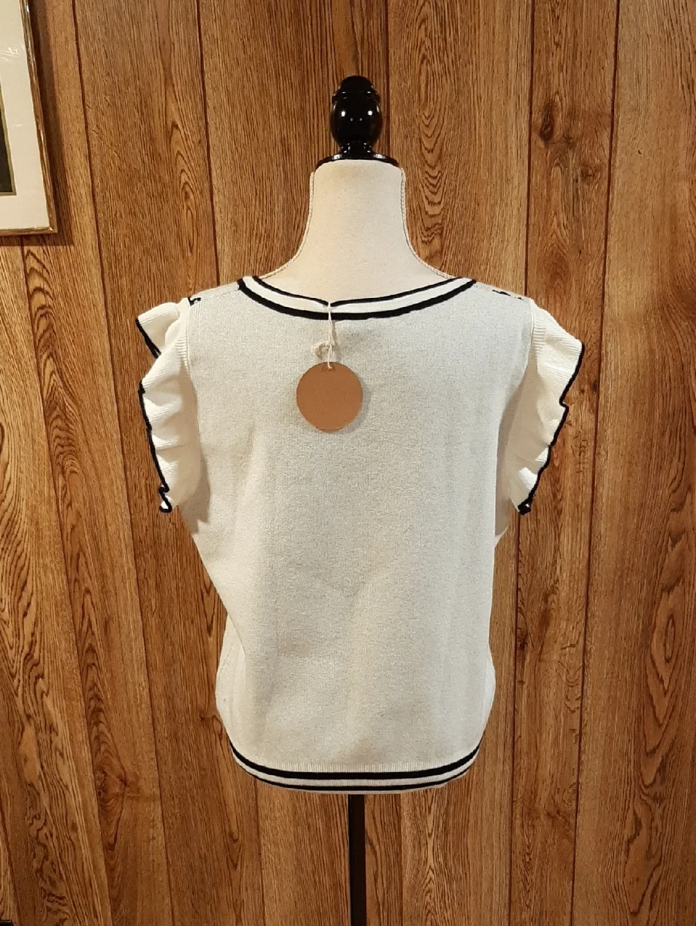 🥀🍋NWT BiBi White and Black Flutter-Sleeved Floral Knit Top (XL)🥀 - Picture 5 of 7